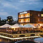 Port 110 Hotel 3*